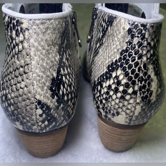 Blondo Women's Villa Waterproof Ankle Bootie. 100% leather Size 9.5. NWO… - Picture 7 of 14